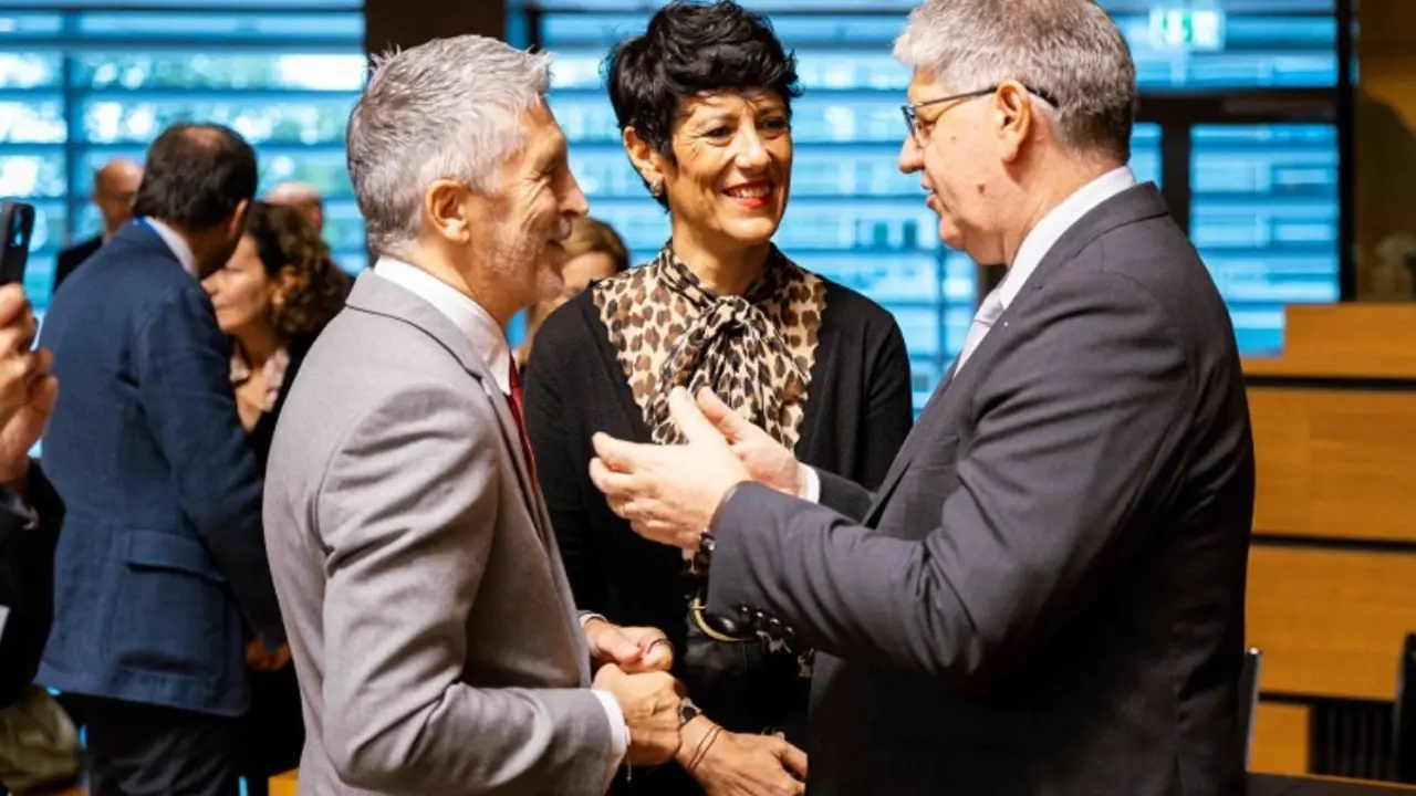 El ministro del Interior (izqda.) durante la reunión con sus homólogos europeos en Luxemburgo. (Foto: Ministerio del Interior).