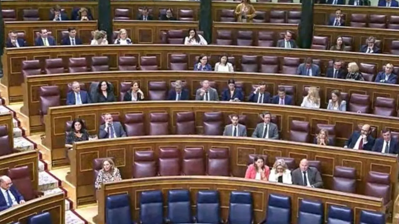 Durante el Pleno de este martes 15 de octubre, el hemiciclo ha estado prácticamente vacío.