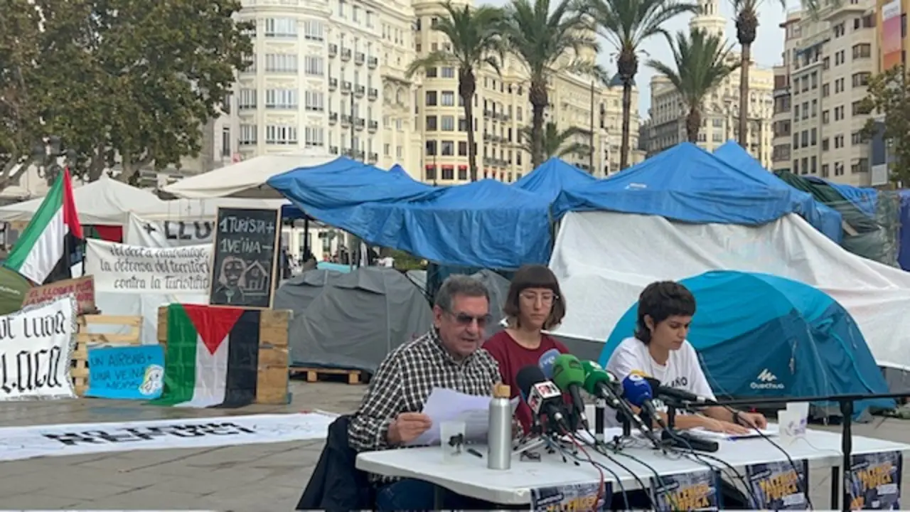 Acampada en la Plaza del Ayuntamiento de Valencia. Estrella Digital