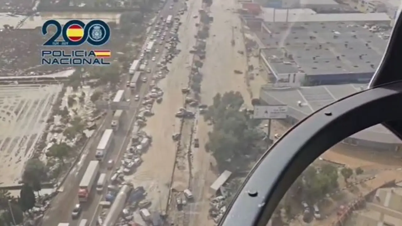 Imágenes relacionadas con los trabajos de localización y rescate de los afectados. (Foto: Policía Nacional).