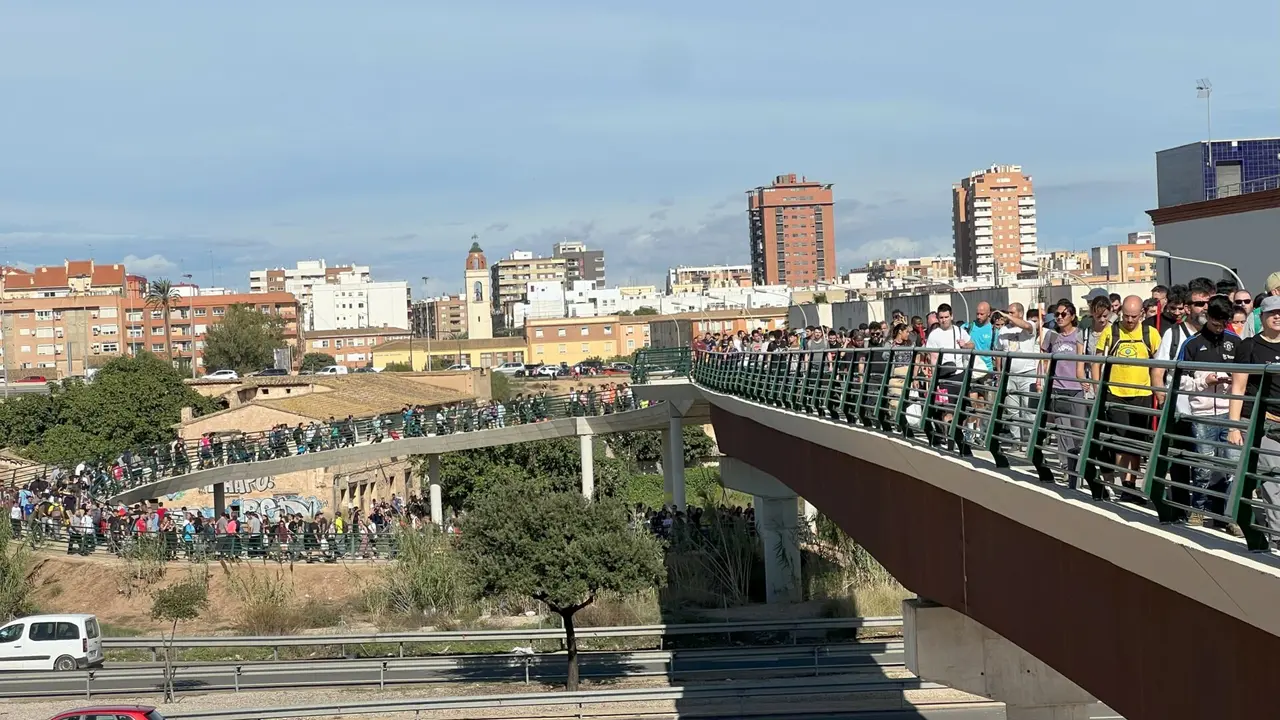El paso peatonal hacia La Torre, en Valencia, se llamará Puente de la Solidaridad en honor a los voluntarios de la DANA
