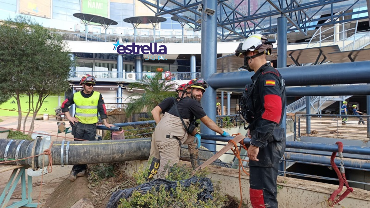 Foto de archivo: la UME y bomberos de diferentes comunidades autónoma han estado achicando agua del aparcamiento subterráneo sin que se hayan encontrado víctimas.