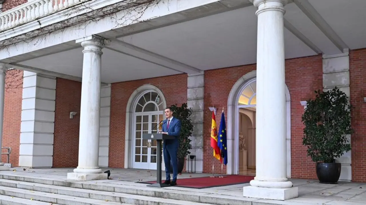 Pedro Sánchez durante su declaración institucional desde el Palacio de la Moncloa. (Pool Moncloa/Borja Puig de la Bellacasa).