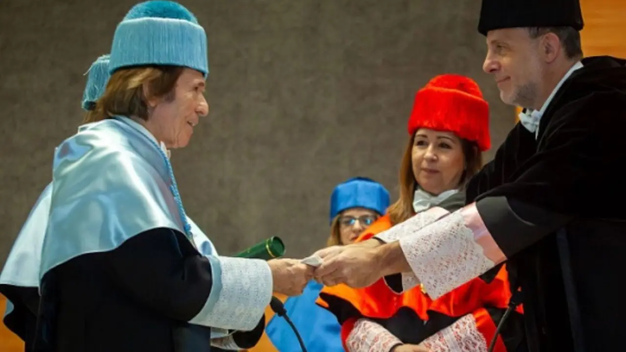 Raphael, doctor 'honoris causa' por la Universidad de Jaén. (Foto: UJA).