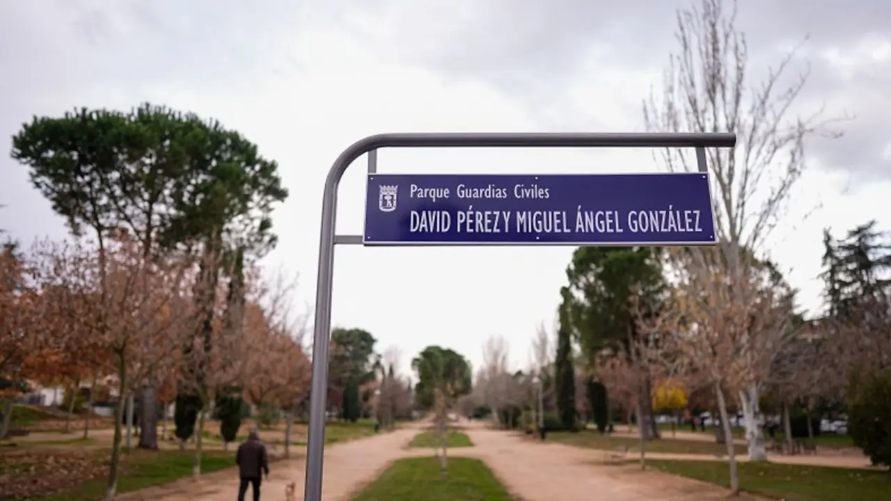 El parque anteriormente denominado de los Llano, se llamará ahora 'Guardias Civiles David Pérez y Miguel Ángel González'. (Foto: Ayuntamiento de Madrid).