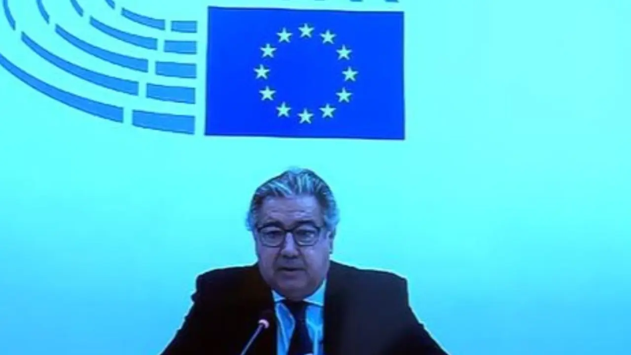 Zoido aseguró que no le habían llegado las preguntas de Junts traducidas al castellano.