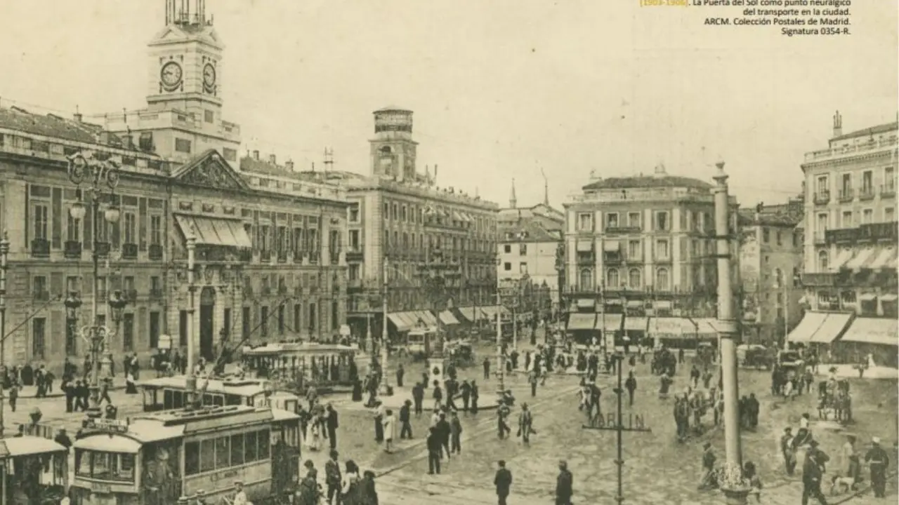 La Puerta del Sol a principios del siglo XX. (ARCM / Colección Postales de Madrid).