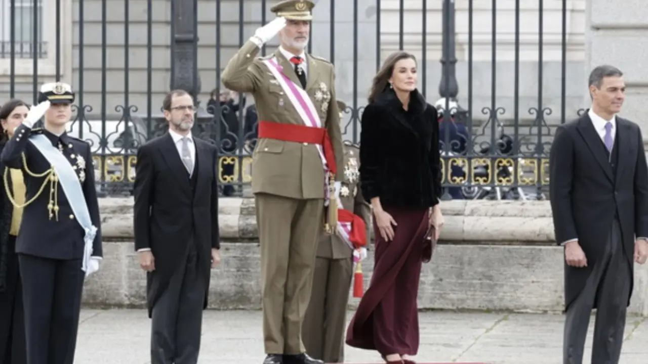 Los Reyes Felipe VI y Letizia, acompañados por la princesa de Asturias y el presidente del Gobierno. (Foto: Casa Real).