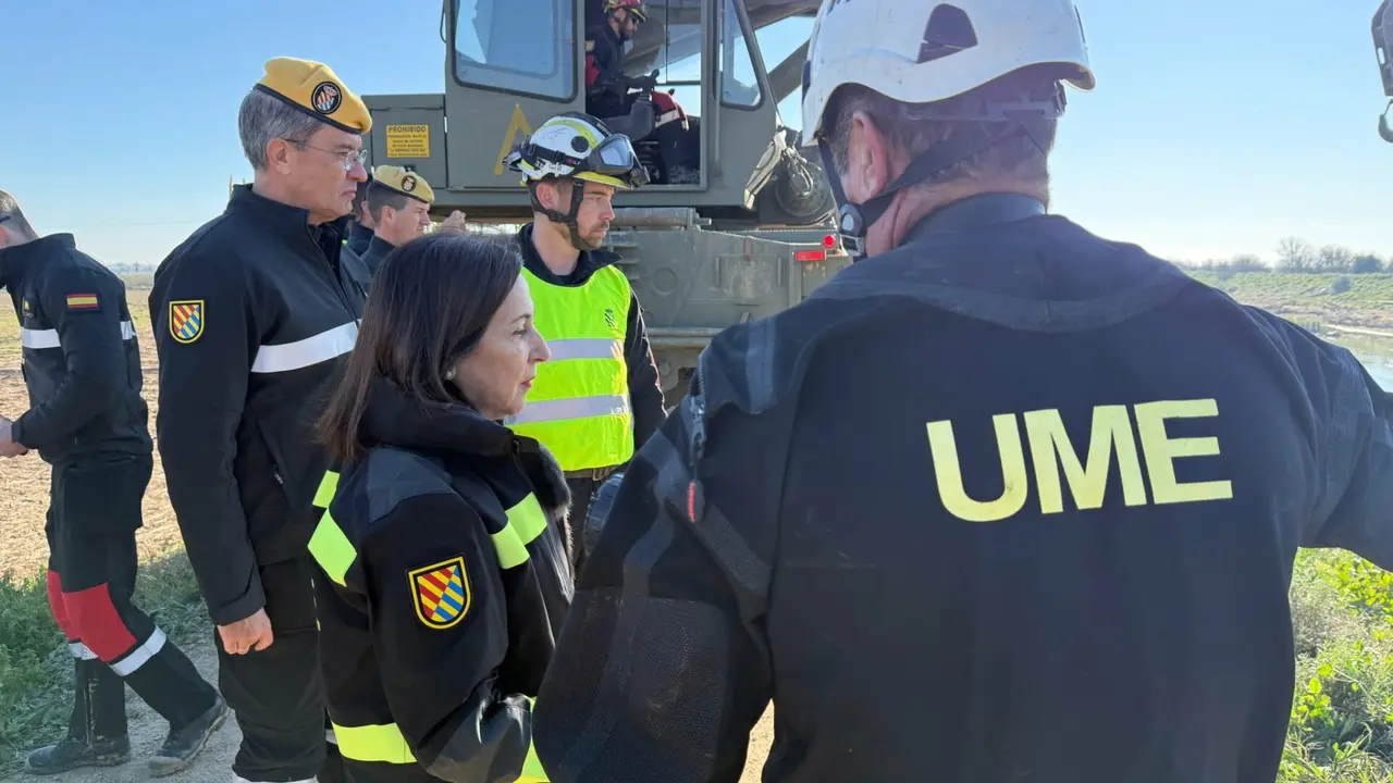 Margarita Robles en su visita a Valencia con la UME. Imagen: Ministerio de Defensa