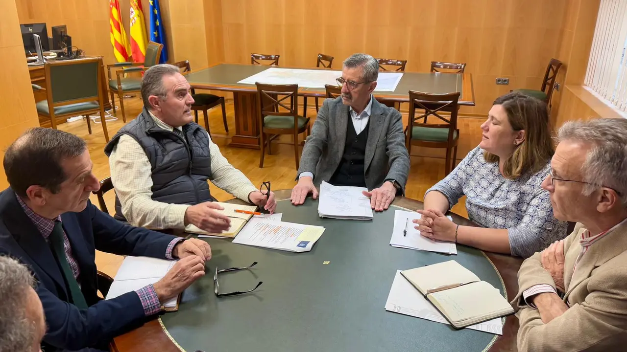 Reunión entre el vicepresidente segundo Gan Pampols y el comisionado José Mª Ángel este lunes. Imagen: @GVArecuperacio en 'X'
