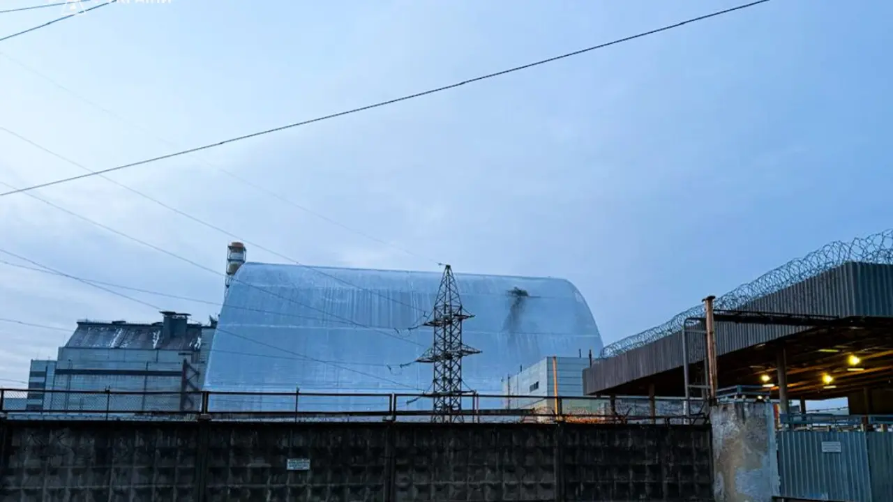 Central nuclear de Chernóbil / Zelenski / X
