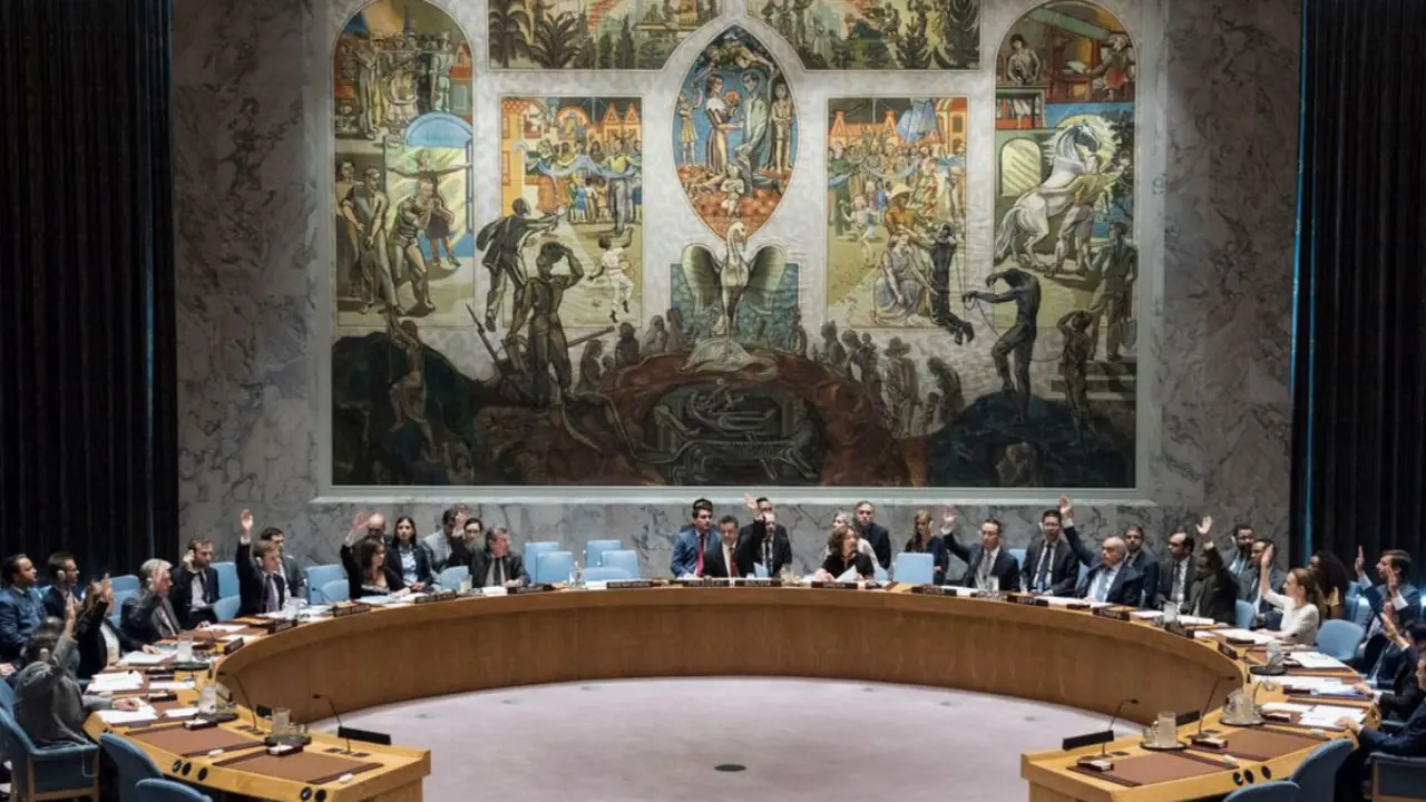 Actualmente, el Consejo, que se creó (junto con otros órganos de la ONU) mediante la Carta de las Naciones Unidas, tiene como responsabilidad primordial el mantenimiento de la paz y la seguridad internacionales. (Foto: ONU).