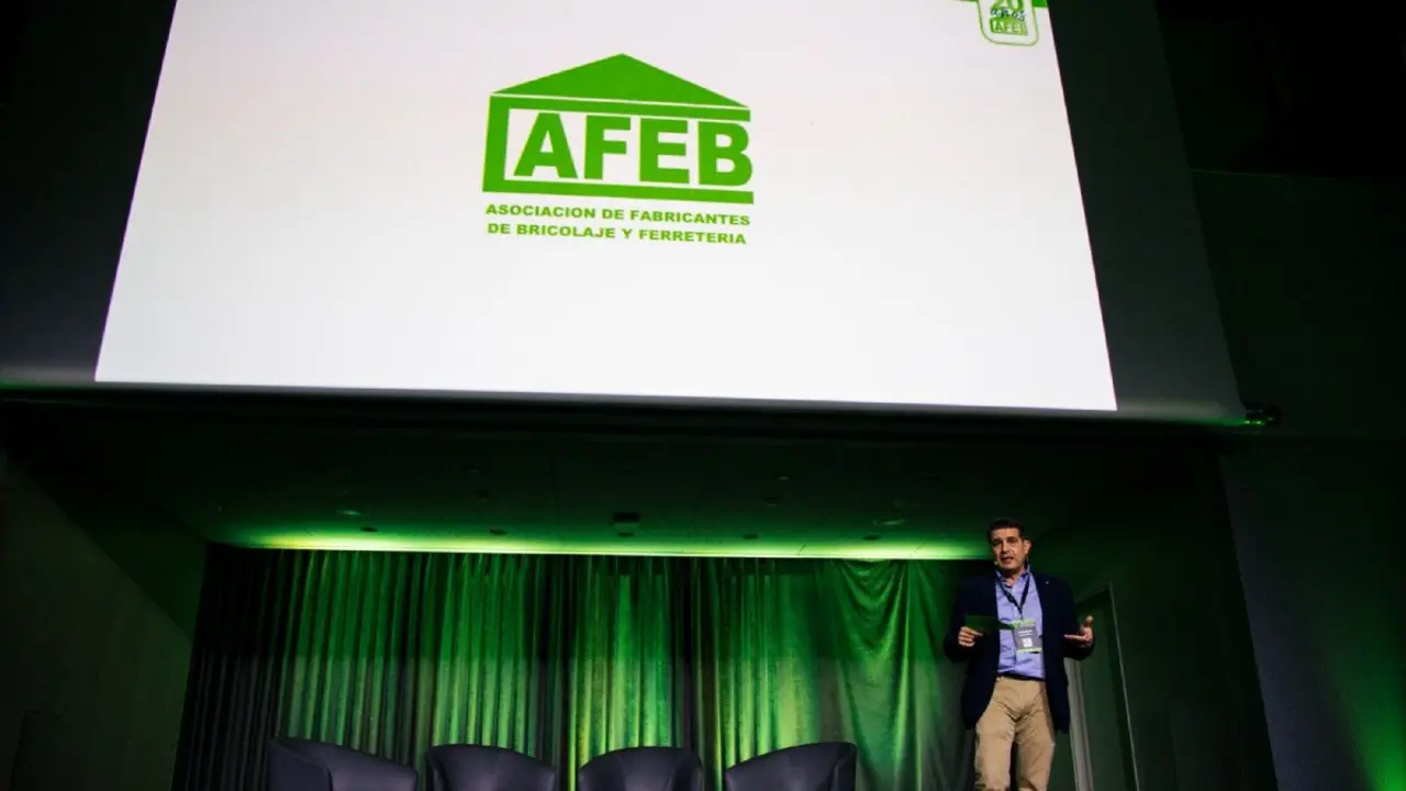 Carlos Martín presidente de AFEB