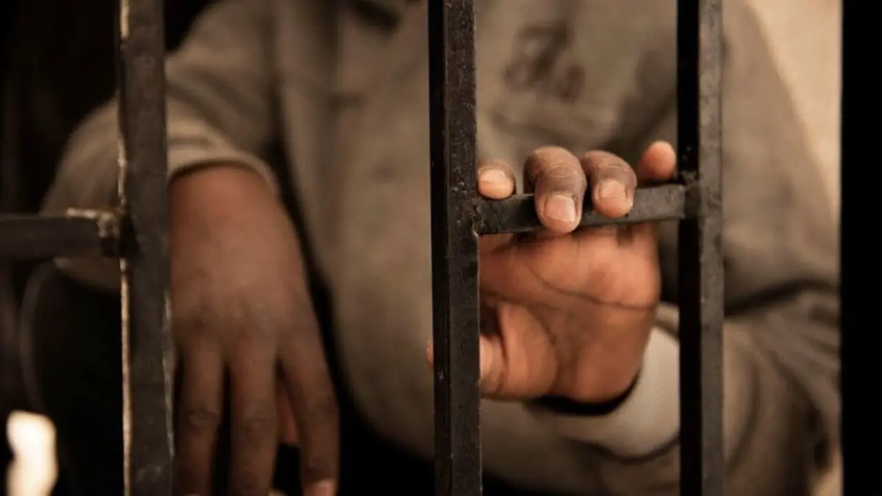 El estancamiento político, las movilizaciones de grupos armados y las violaciones de los derechos humanos se suceden a diario en Libia
