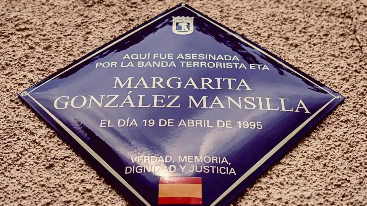Placa en memoria de Margarita González Mansilla / Facebook José María Aznar López