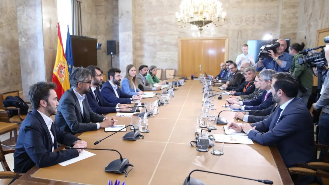Primera reunión del Comité para el análisis de la crisis de electricidad