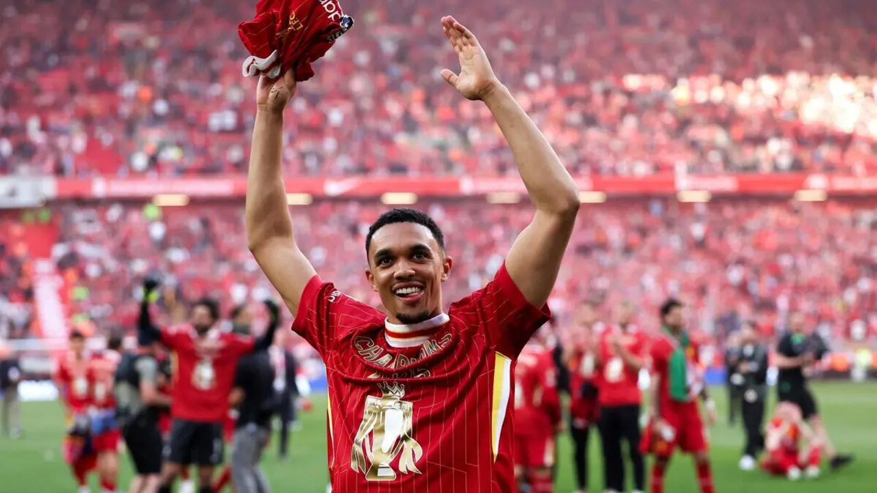 Alexander-Arnold, festejando la victoria que le da al Liverpool la Premier League. Imagen: X @TrentAA (perfil oficial del futbolista)