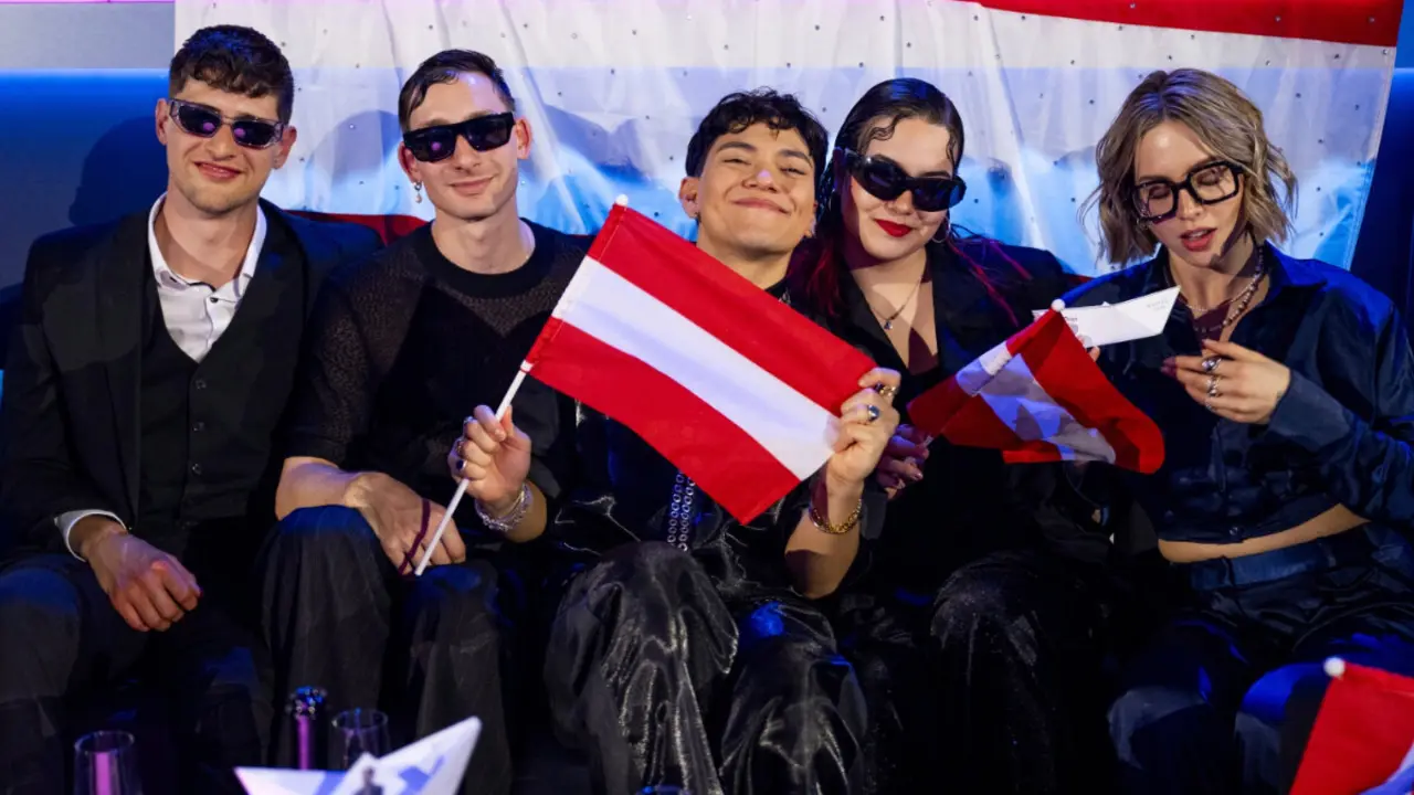 JJ, representante de Austria junto a su equipo. Imagen: eurovisión.tv