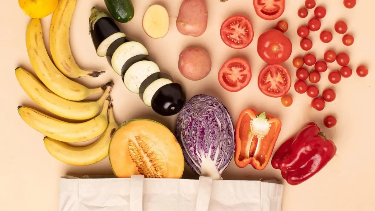 El consumo de frutas y hortalizas entre los jóvenes, muy por debajo del del resto de la población, según AECOC. Imagen: Pixabay