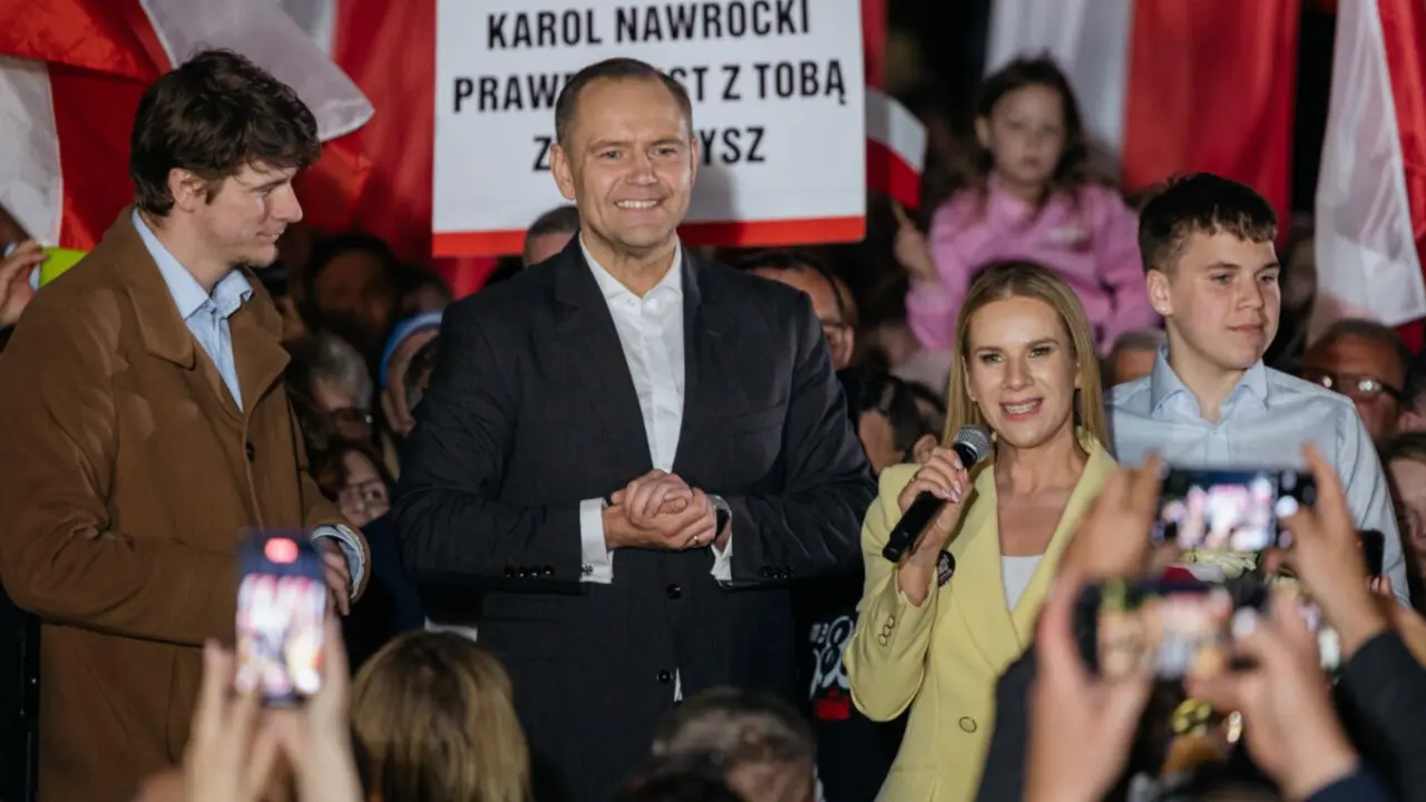 Karol Nawrocki, durante uno de sus últimos actos de campaña. Imagen: X @NawrockiKn