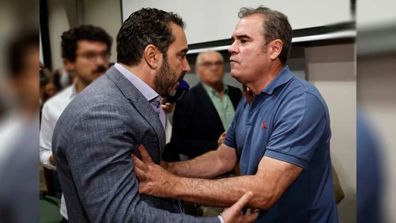 Víctor de Aldama parado por Javier Pérez Dolset /redes