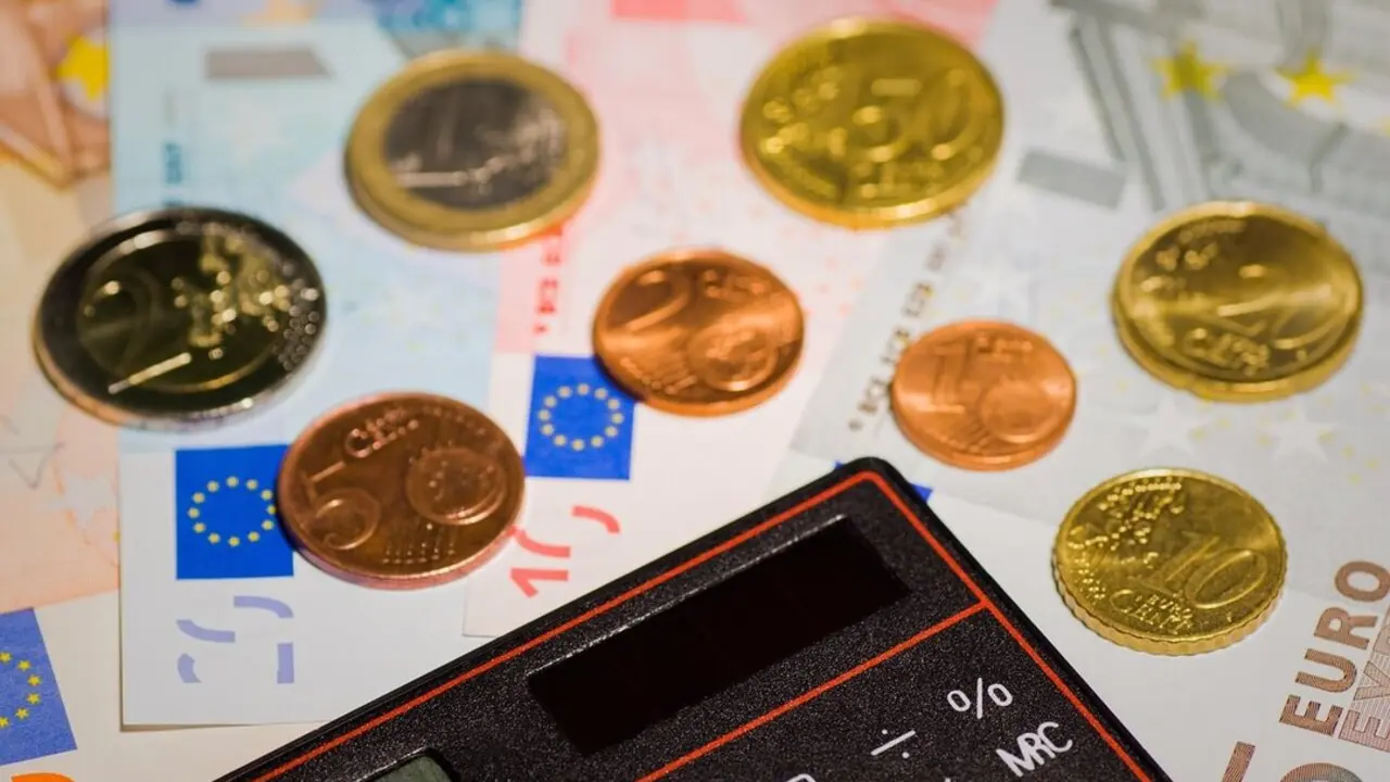 Un 45% de los españoles tienen deudas con el banco. Imagen: Pixabay.