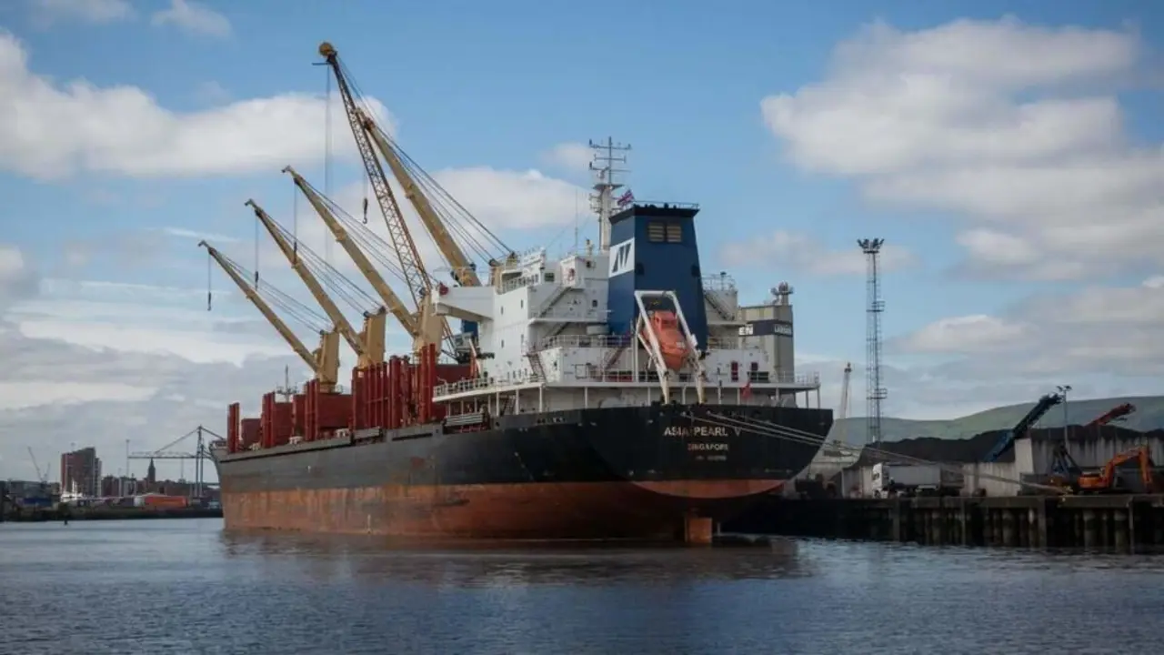 El análisis de UNCTAD revela que los sectores basados en los océanos, como el transporte marítimo, el turismo, la pesca y la energía marina, representaron el 7 % del comercio mundial en 2023