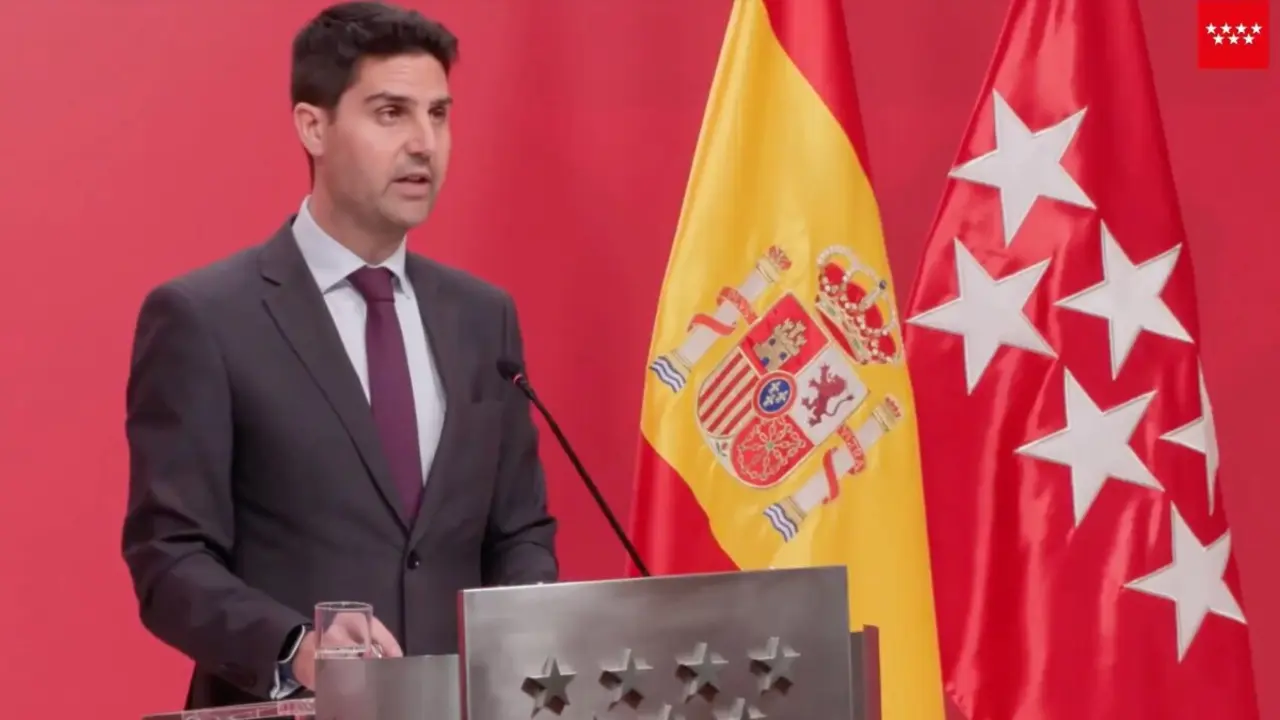 Emilio Viciana, Consejero de Educación de la Comunidad de Madrid, durante la rueda de prensa posterior a la reunión del Consejo de Gobierno. Imagen: X @ComunidadMadrid