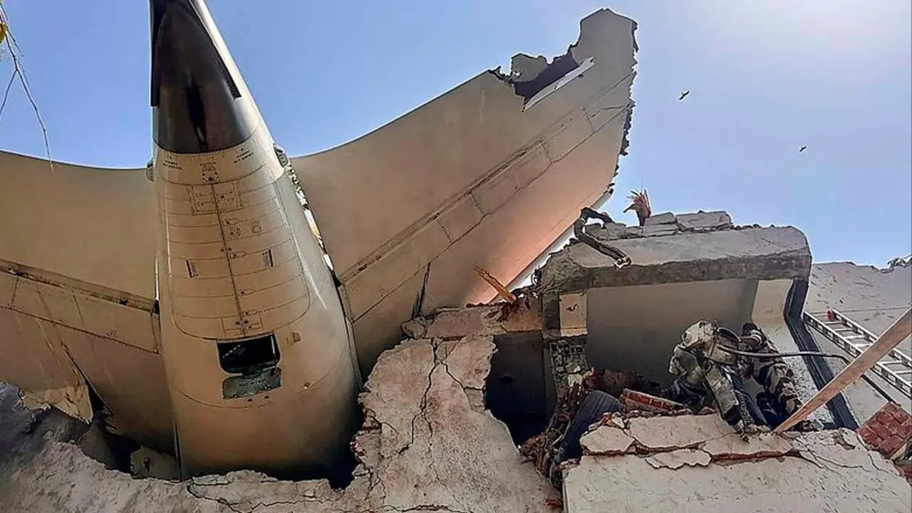 TRAGEDIA AÉREA EN LA INDIA, NO HAY SOBREVIVIENTES 