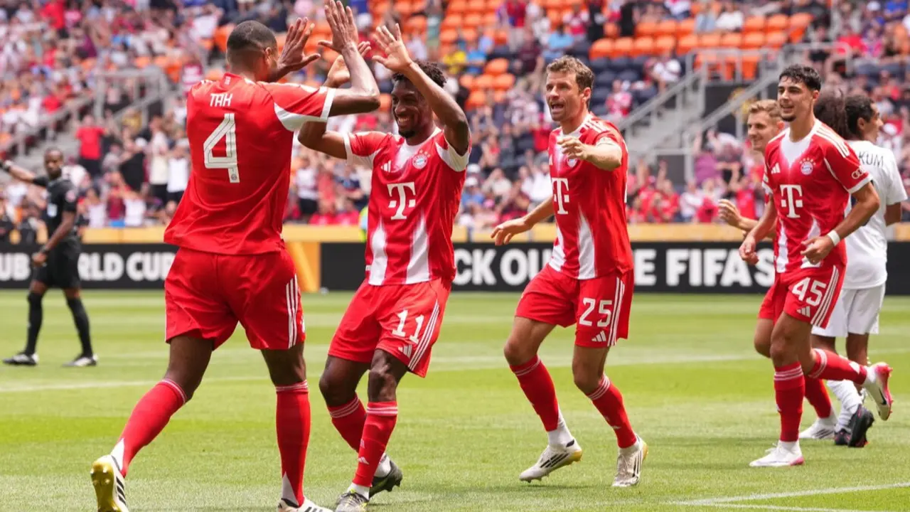 Los jugadores del Bayern de Múnich festejan un gol en la victoria por 10 goles a 0 ante el Auckland City. Imagen: X @FCBayern