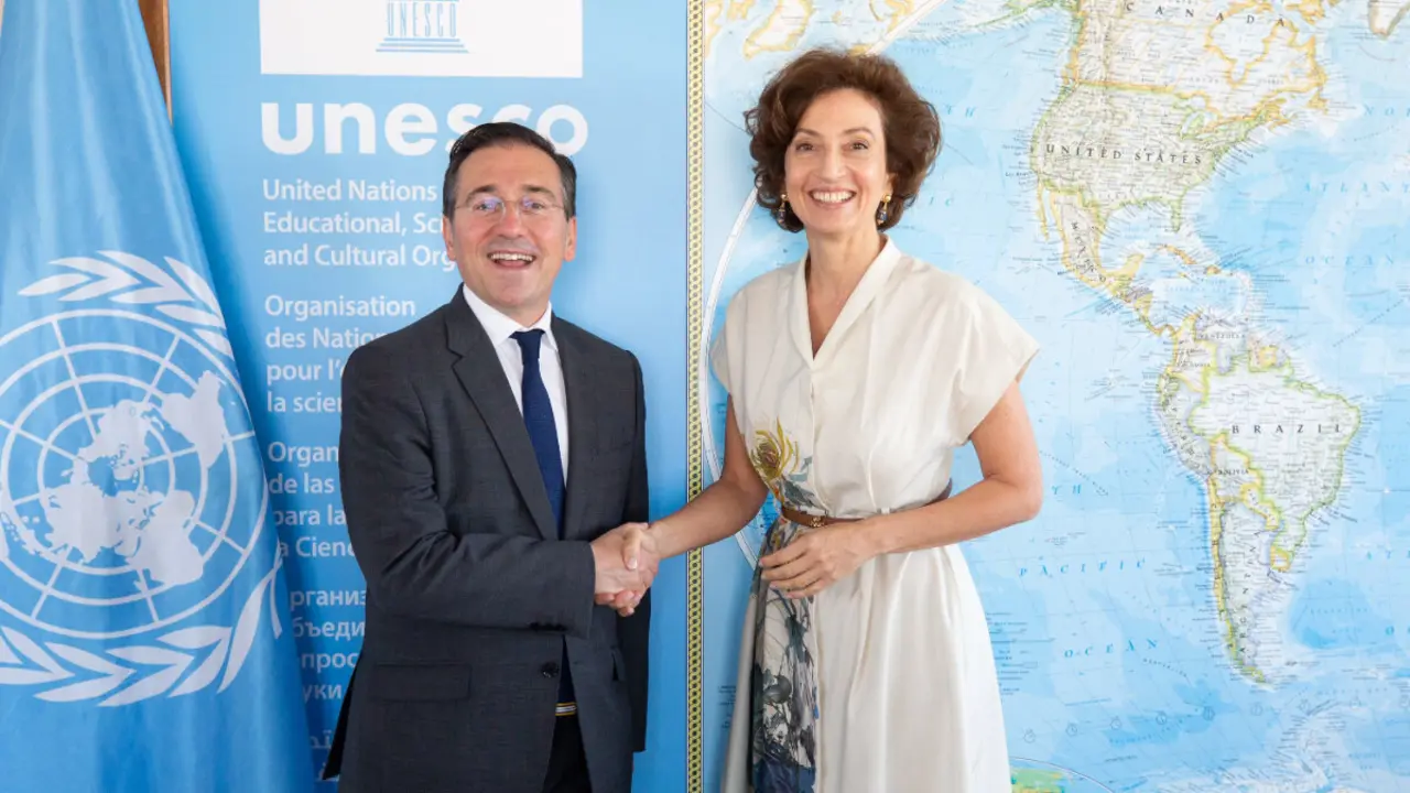 Encuentro en París entre José Manuel Albares y Audrey Azoulay. Imagen: Ministerio de Asuntos Exteriores, Unión Europea y Cooperación