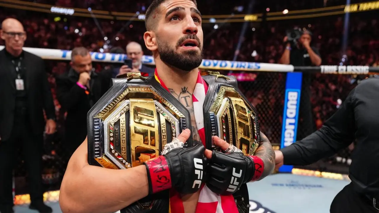 Primer doble campeón invicto de la historia. Fuente: UFC/X
