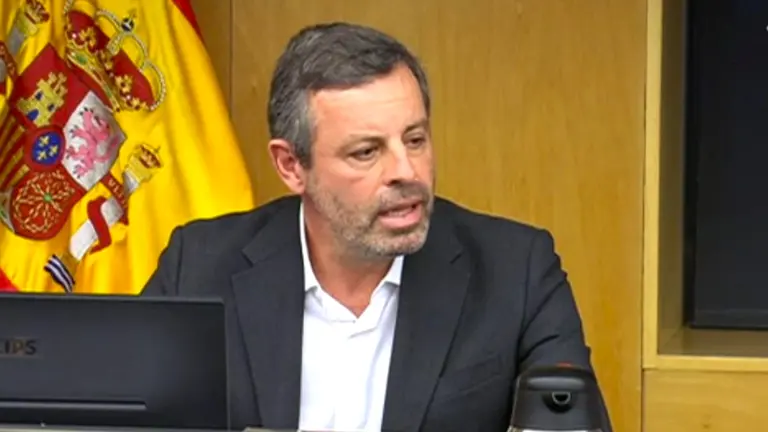 "Vengo a que me ayuden, como ciudadano, a saber por qué a Joan y a mí nos pasó lo que nos pasó", ha dicho Rosell en sede parlamentaria.