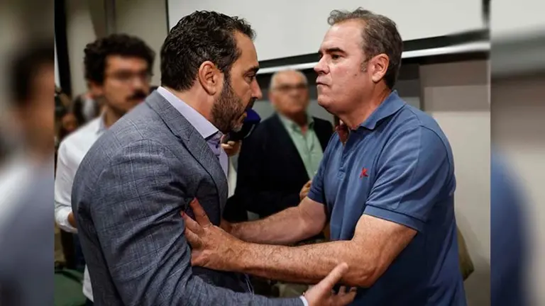 Víctor de Aldama parado por Javier Pérez Dolset /redes