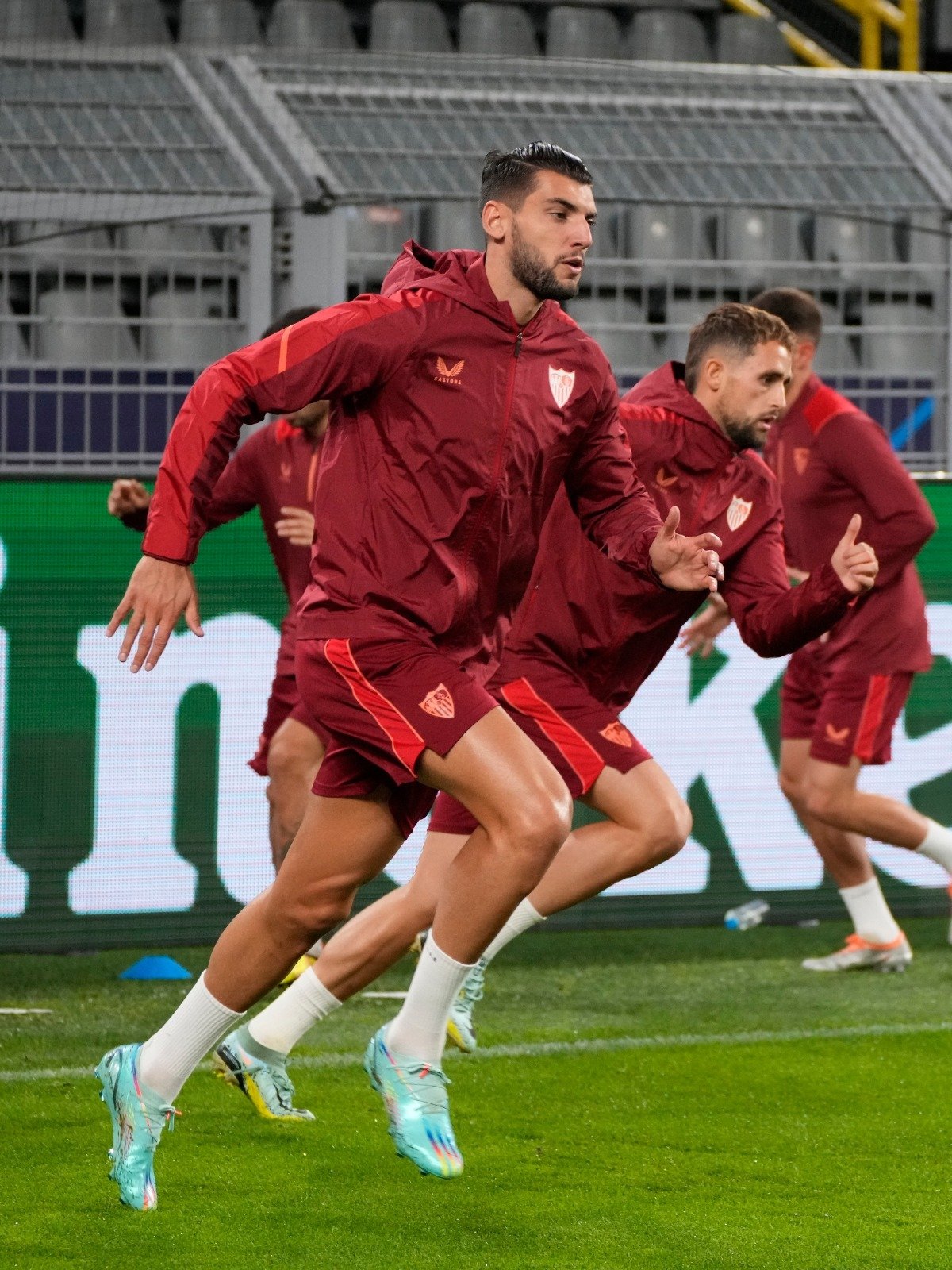 La vuelta de champions. Jugadores del Sevilla entrenando La vuelta de champions. Jugadores del Sevilla entrenando