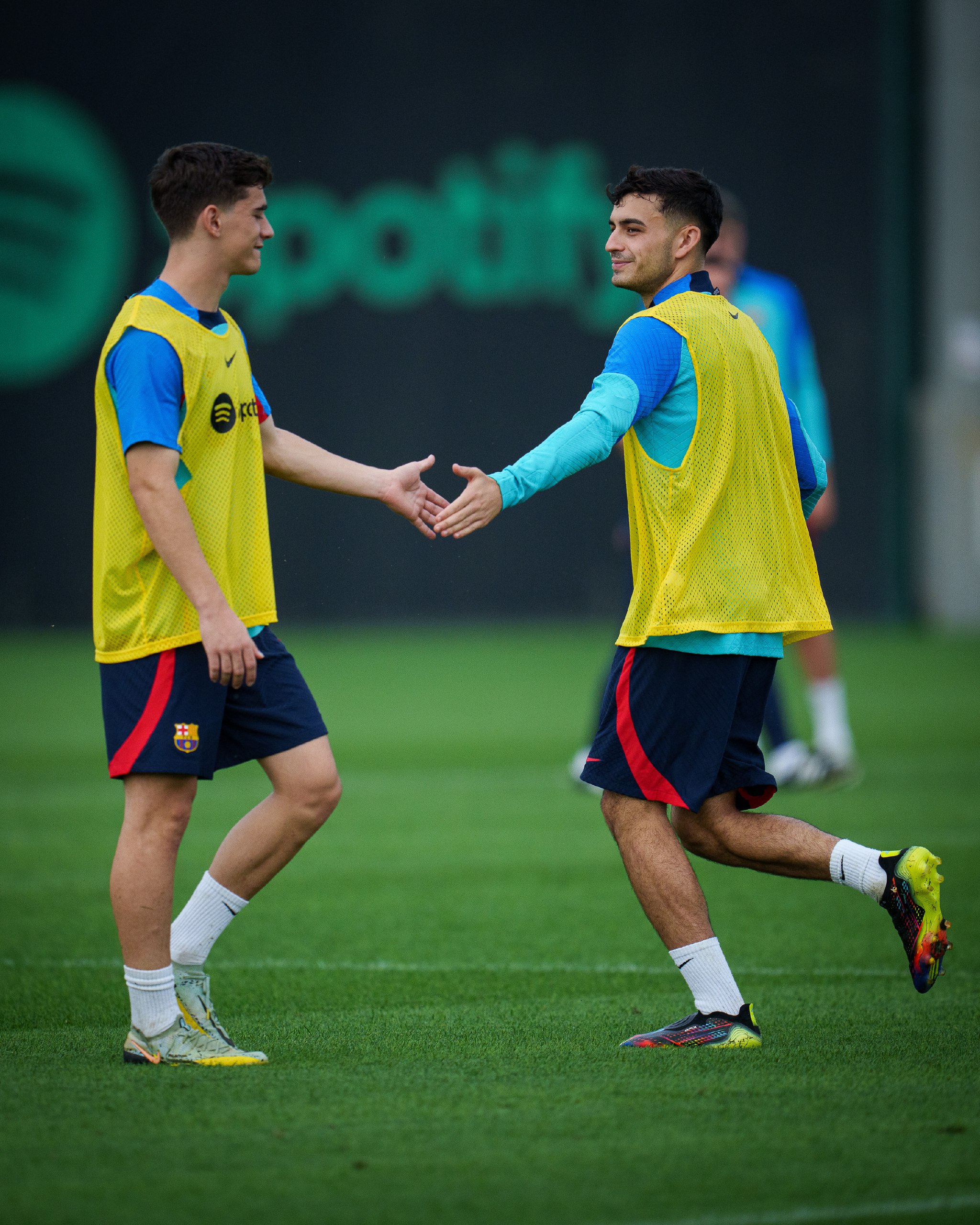 Gavi y Pedri, ante un Villareal de luto 