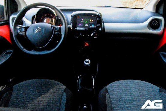 Citroen-C1-interior-adictos-a-la-gasolina