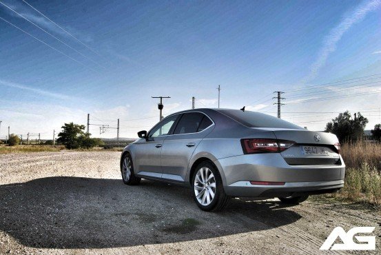 Skoda-SuperB-1.4TSI-Adictos-a-la-gasolina-6