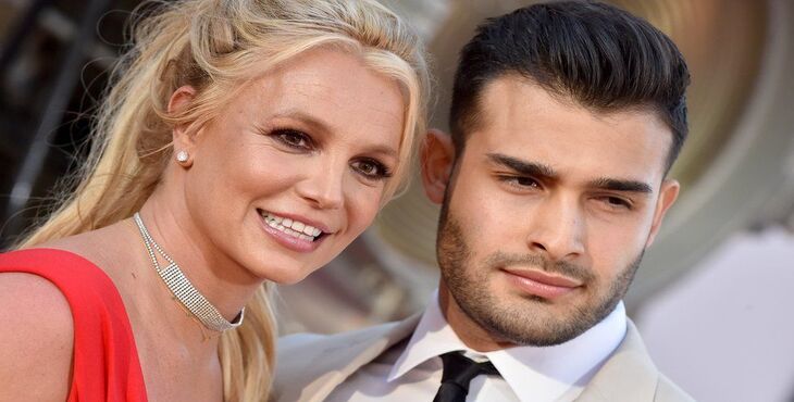 Britney Spears y Sam Asghari fotografiados en 2019 (1)
