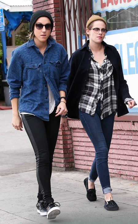 rs_634x1024-141224160432-634.Kristen-Stewart-Alicia-Cargile.ms.122414