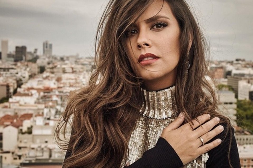 Cristina-Pedroche-con-el-anill_54437503628_54028874188_960_639