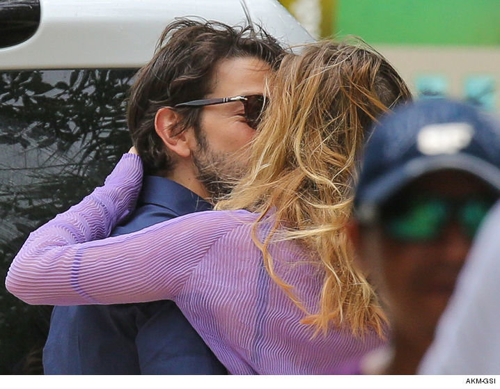 0116-diego-luna-suki-waterhouse-akmgsi-5