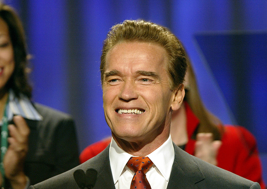 LONG BEACH - DEC 7: Arnold Schwarzenegger at the California Governor's Conference on Women and Families at the Convention Center on December 7, 2004 in Long Beach, California