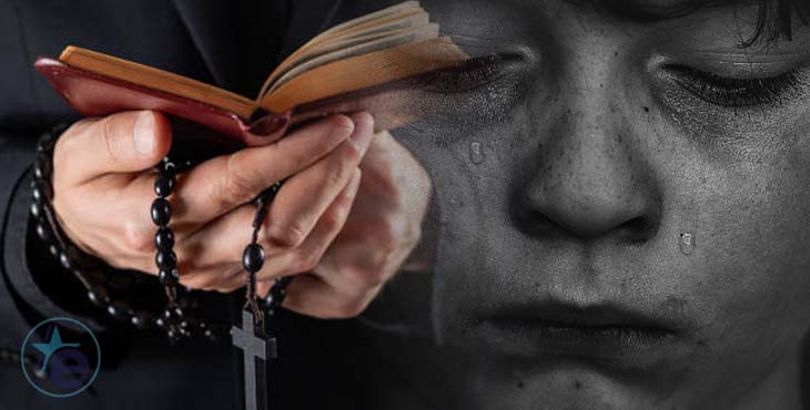 religioso cura niño menor