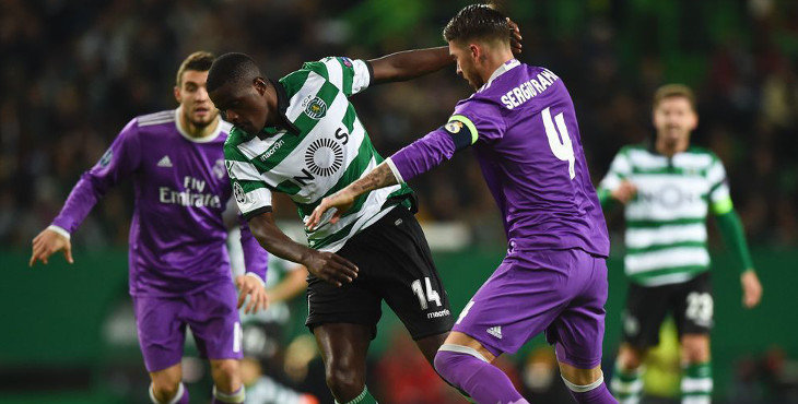 Sporting's midfielder William de Carvalho (C) vies with Real Madrid's defender Sergio Ramos (L) during the UEFA Champions League football match Sporting CP vs Real Madrid CF at the Jose Alvalade stadium in Lisbon on November 22, 2016. / AFP / PATRICIA DE MELO MOREIRA        (Photo credit should read PATRICIA DE MELO MOREIRA/AFP/Getty Images)