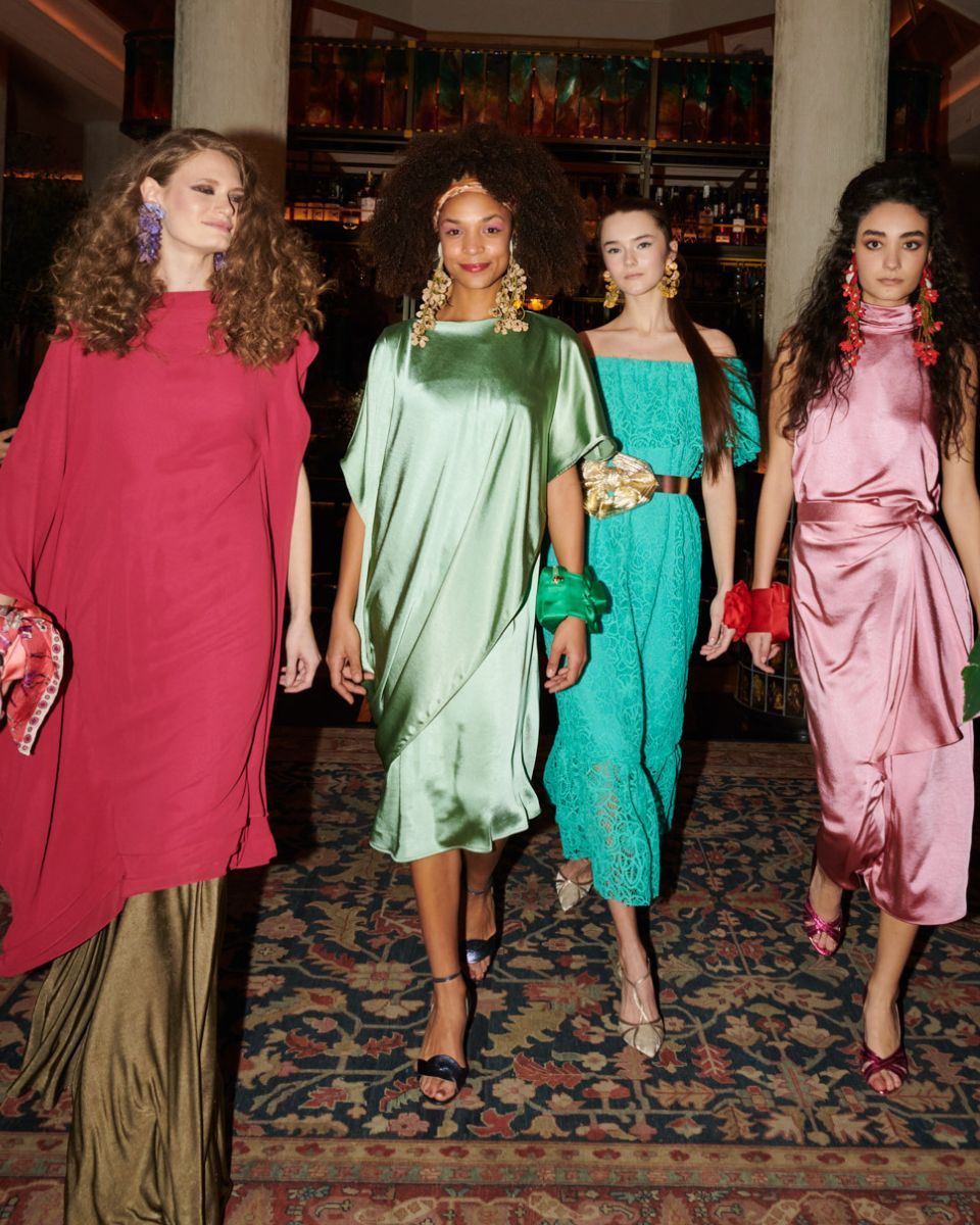 tendencias vestidos de satén colorido Duyos