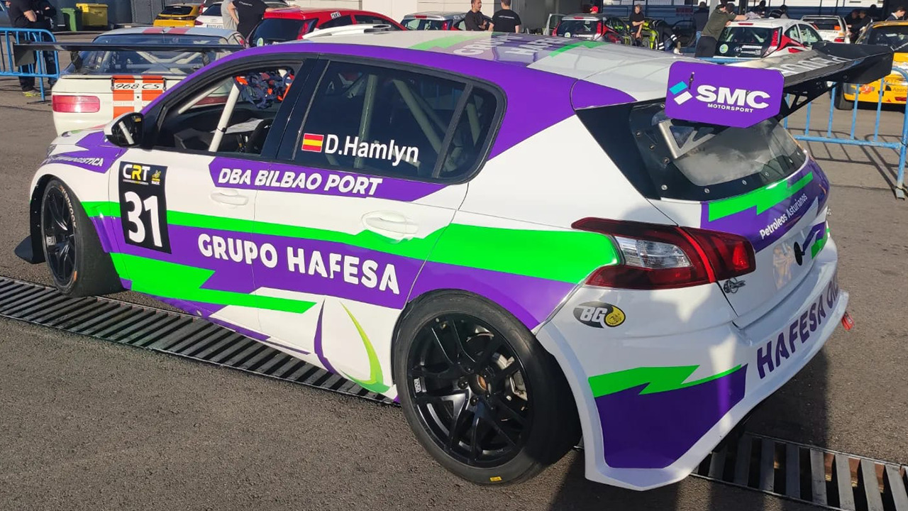 Coche del joven piloto del equipo Grupo Hafesa Diego Hamlyn con el que competirá en el Campeonato RACE de Turismos