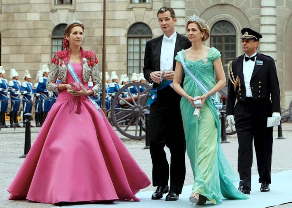 La infanta Elena, Iñaki Urdangarin y la infanta Cristina en la boda de Victoria de Suecia en 2010.