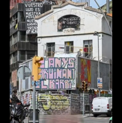 Centro social La Ruïna, motivo de la manifestación de Desokupa a quienes la CUP acusa de "proclamas nazis" en las manifestaciones
