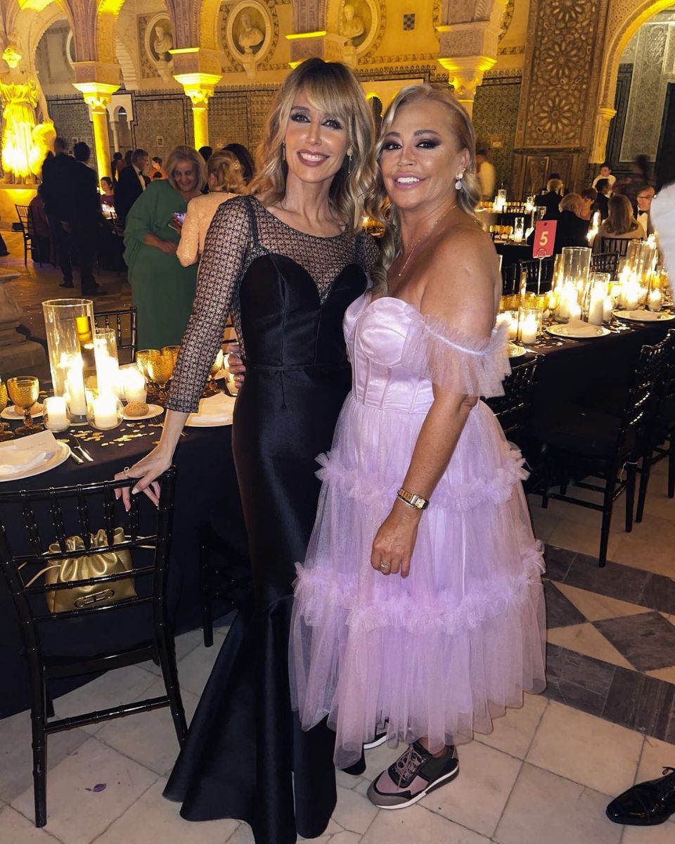 Vestidos Emma García y Belén Esteban boda Raúl Prieto